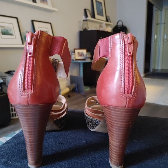 NATURALIZER High Heels - Picture 5 of 6